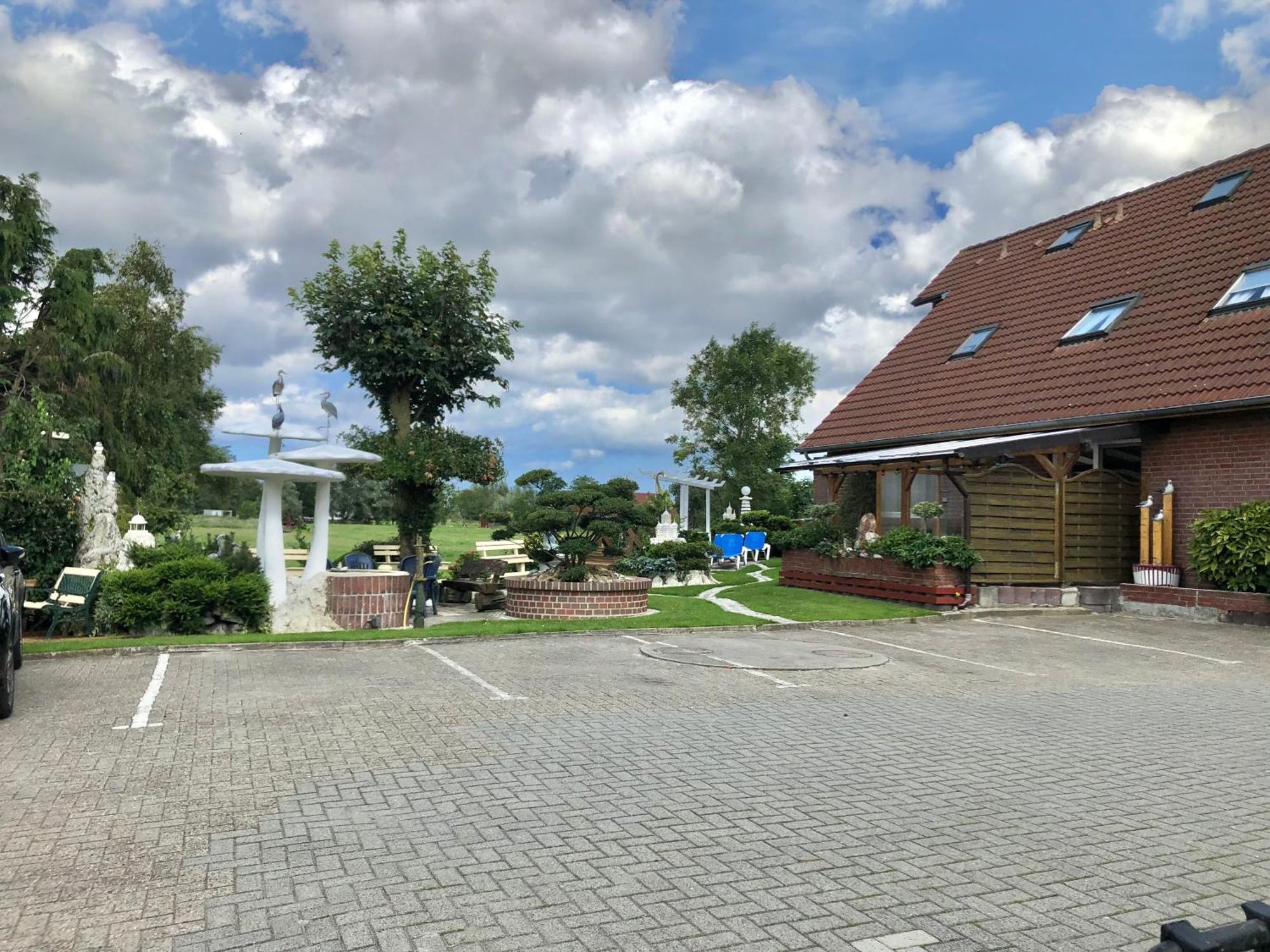 Garni Hotel-Pension Holum Neuharlingersiel Exteriör bild