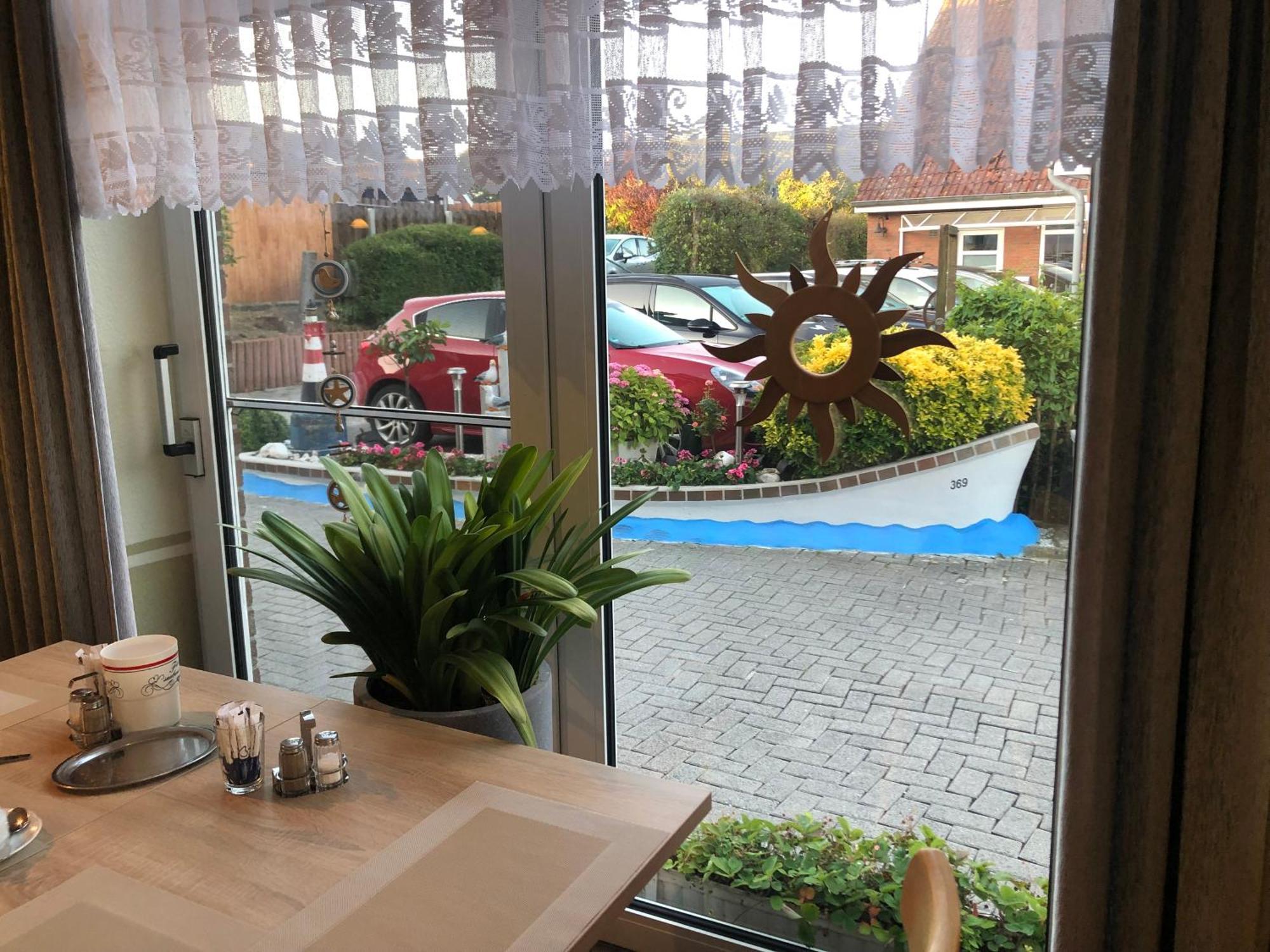 Garni Hotel-Pension Holum Neuharlingersiel Exteriör bild