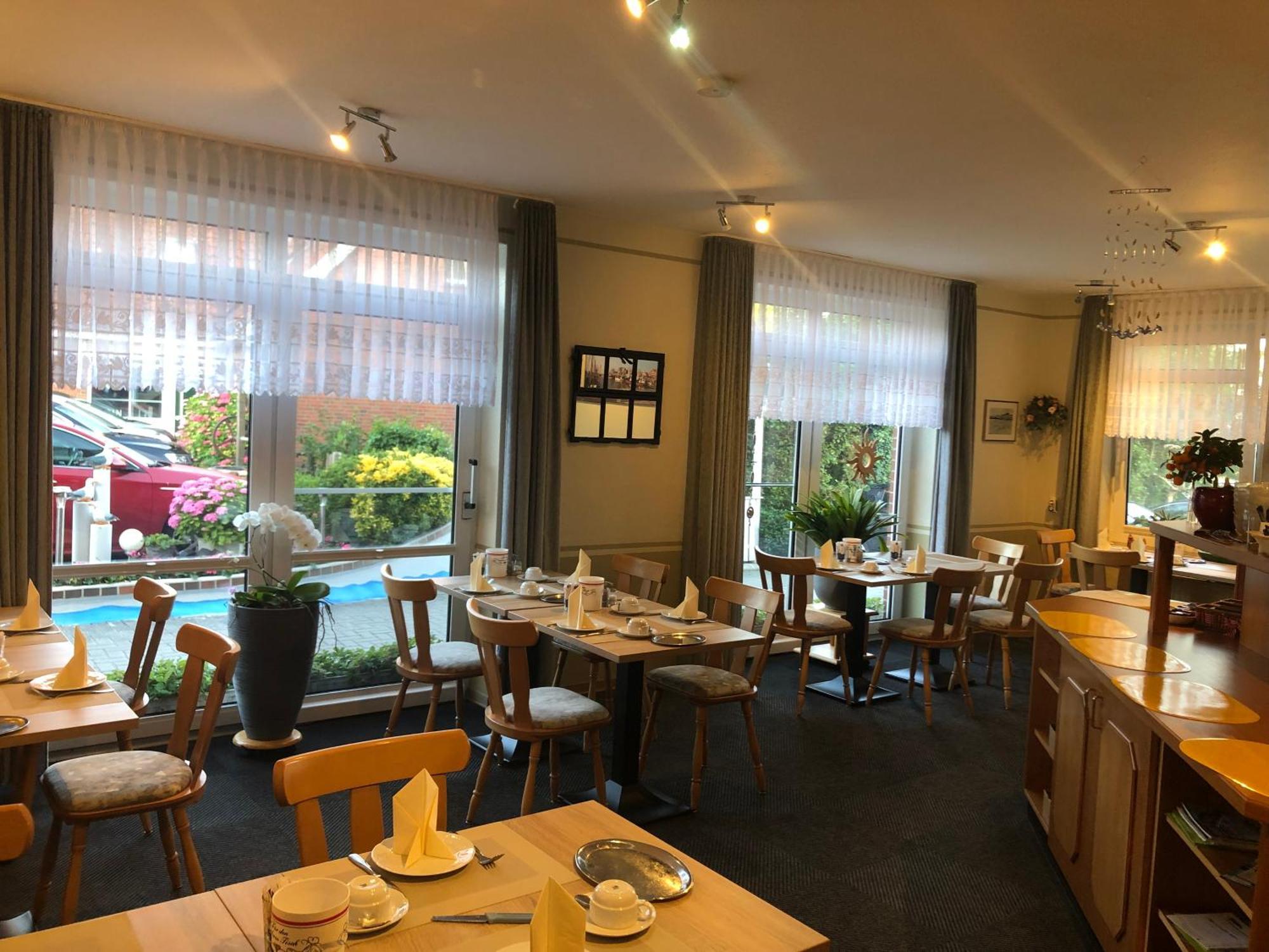 Garni Hotel-Pension Holum Neuharlingersiel Exteriör bild